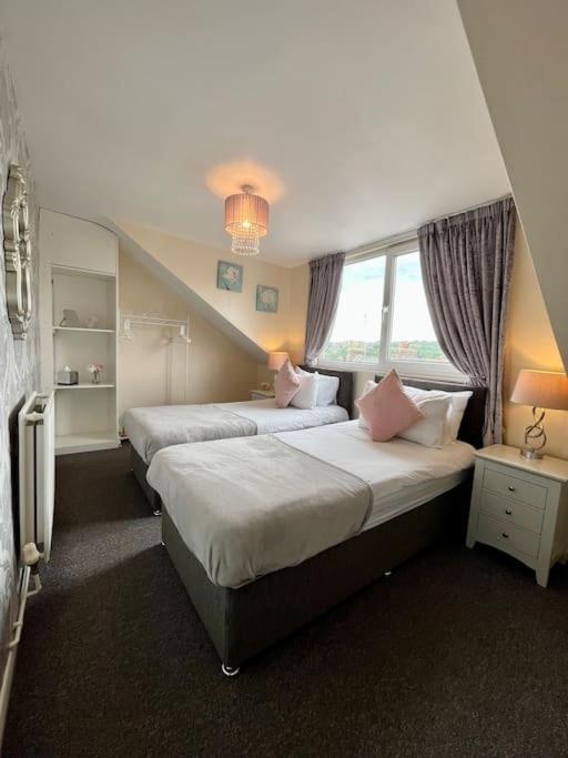 Scoresby Escape - Whitby Holiday Home Extérieur photo