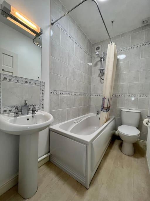 Scoresby Escape - Whitby Holiday Home Extérieur photo